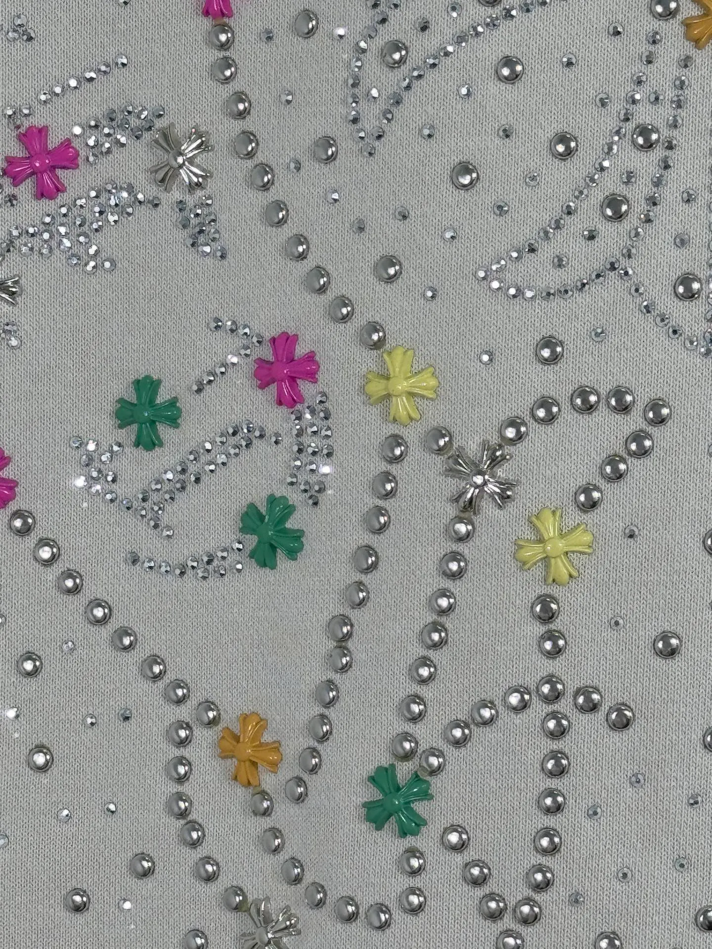 P350 top version, real shot without P, ​​different from market currency) 𝗖𝗵𝗿𝗼𝗺𝗲 𝗛𝗲𝗮𝗿𝘁𝘀/Cro Heart 2025 Washable Watercolor Diamond Paste Autumn and Winter New Original Single Counter American Laser Diamond 3D Three-dimensional Color Embroidery Couple Casual Cardigan Sweatshirt 👑The highest version! Customized fabric 480g tripe terry fabric! American acid-washed and distressed original fabric, laser-burned pattern ✟Colored diamond hardware stickers, exquisite embroidery of letters! The best-selling model in the counter, very comfortable to wear. Accessories: original molded and authenticated collar label➕100% silk wash label. Genuine purchase-grade original hangtag➕matching hanging rope➕3D hanging beads➕original packaging bag. Craftsmanship: The original version has consistent wiring! The highest version of the armhole matching technique! Color: Apricot Black Size: S M L XL Style Number: 25-322